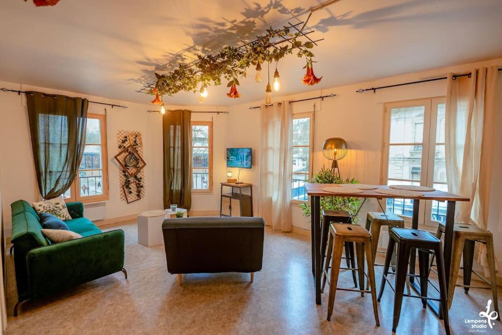 Appartement Romance Florale ทรัวส์ ภายนอก รูปภาพ